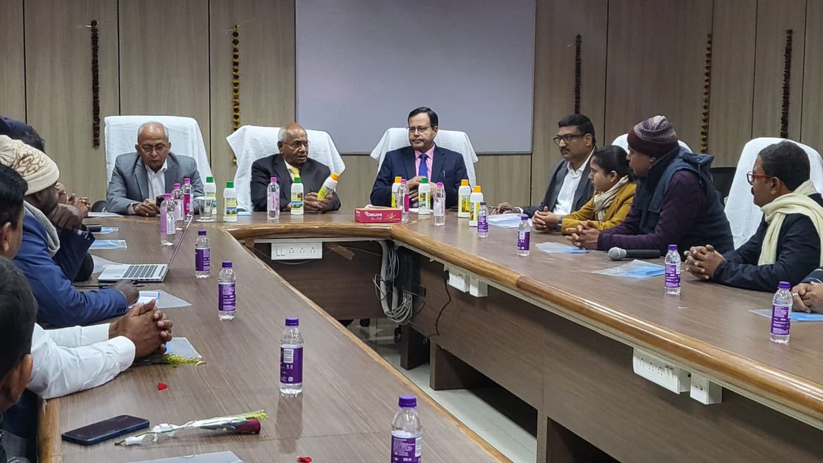 drusawasthi's tweet photo. Today, during my state office visit of #IFFCO Bihar @IFFCO_BR. I took meeting regarding #IFFCONanoUrea &amp; #NanoDAP with all officials and employees of the state office including State Manager Sh. Someshwar and Ms. @Suruchi81999010, ASD. We also took a group photo with the team. https://t.co/KTHiyKg9jm