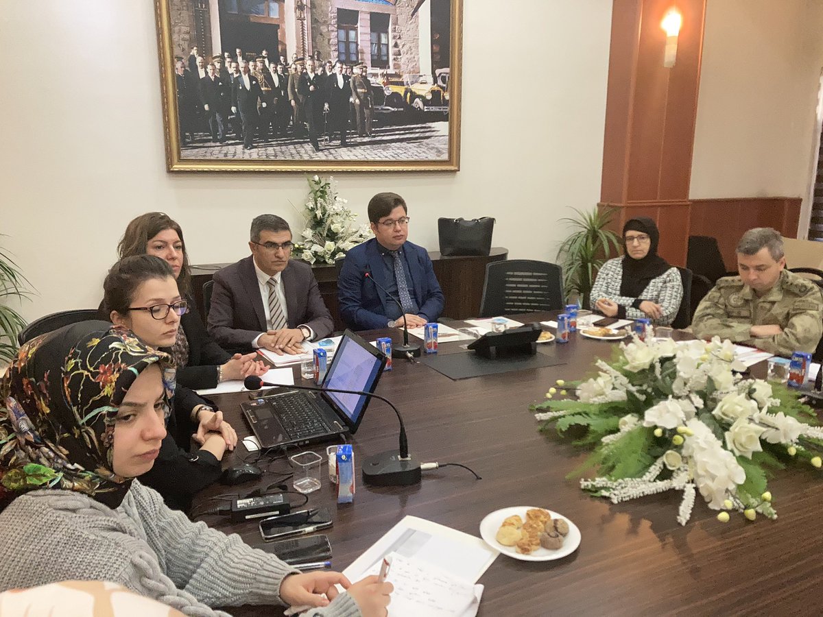 ErzurumAile's tweet photo. Aile ve Sosyal Hizmetler İl Müdürlüğüne bağlı ŞÖNİM  tarafından Kadına Yönelik Şiddetle Mücadele İl Eylem Planı kapsamında kamu kurum temsilcilerinin katılımıyla toplantı düzenledi. https://t.co/pQKdWN3xMO
