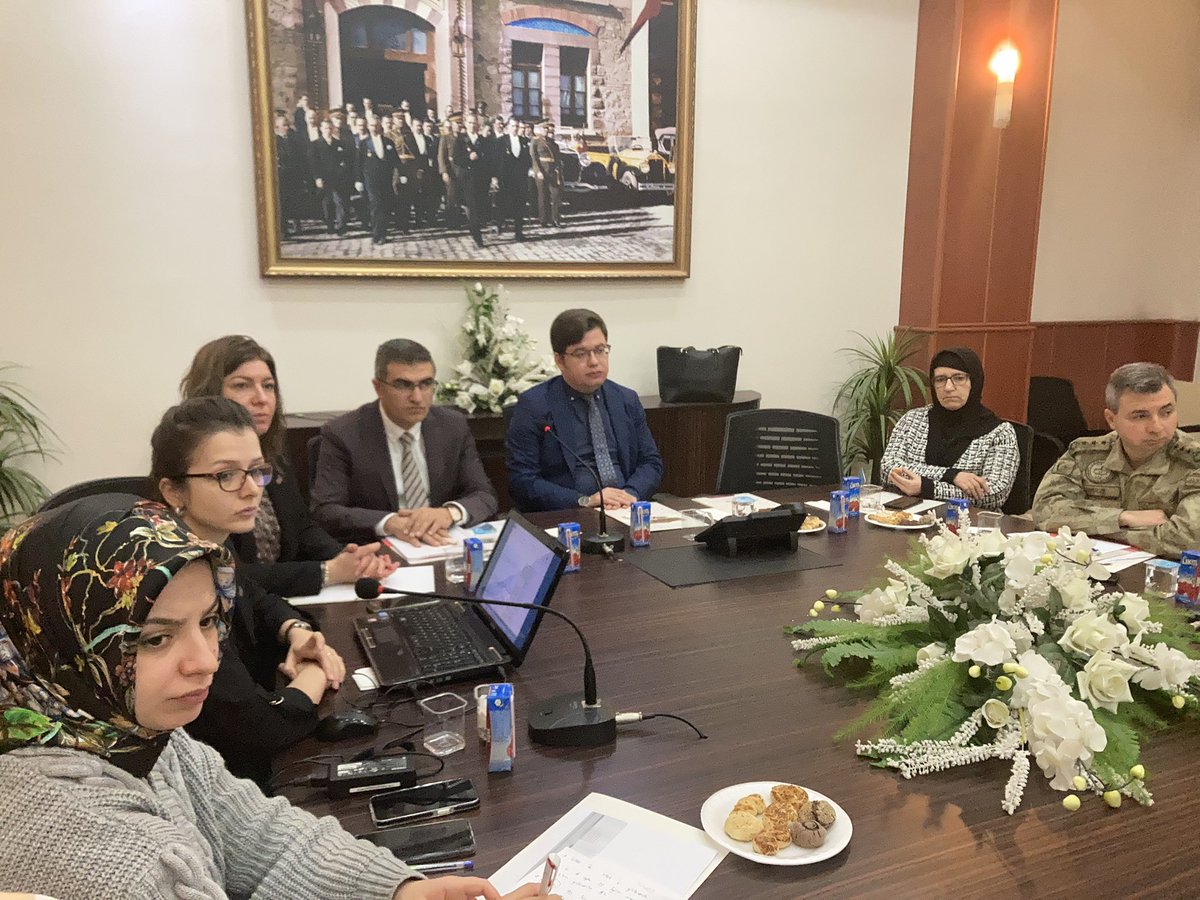 ErzurumAile's tweet photo. Aile ve Sosyal Hizmetler İl Müdürlüğüne bağlı ŞÖNİM  tarafından Kadına Yönelik Şiddetle Mücadele İl Eylem Planı kapsamında kamu kurum temsilcilerinin katılımıyla toplantı düzenledi. https://t.co/pQKdWN3xMO