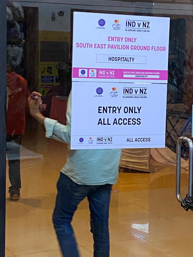 RNagasri's tweet photo. (3/3)Full hospitality=Not providing a single drop of water.Getting roasted in the Sun for lack of top-roof covers.People starving for meal boxes.Used plates being thrown next to food.Clogged sinks&amp;Stinking restrooms.We were treated worse than beggars.@KTRTRS @BCCI @hycricket_HCA https://t.co/XiQKyiJoHx