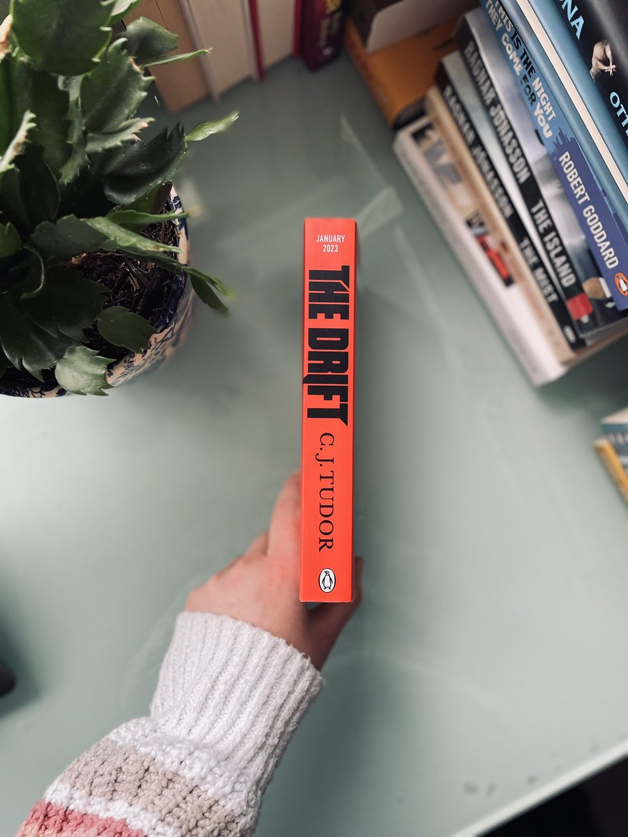 MimsRead's tweet photo. Happy Publication Day @cjtudor 📚🥳

I managed to get a pic without Buzzie photobombing this time - make sure you grab a copy of this brilliant thriller!

#booktwt #bookcommunity #bookblogger https://t.co/cGa7tkjTdr