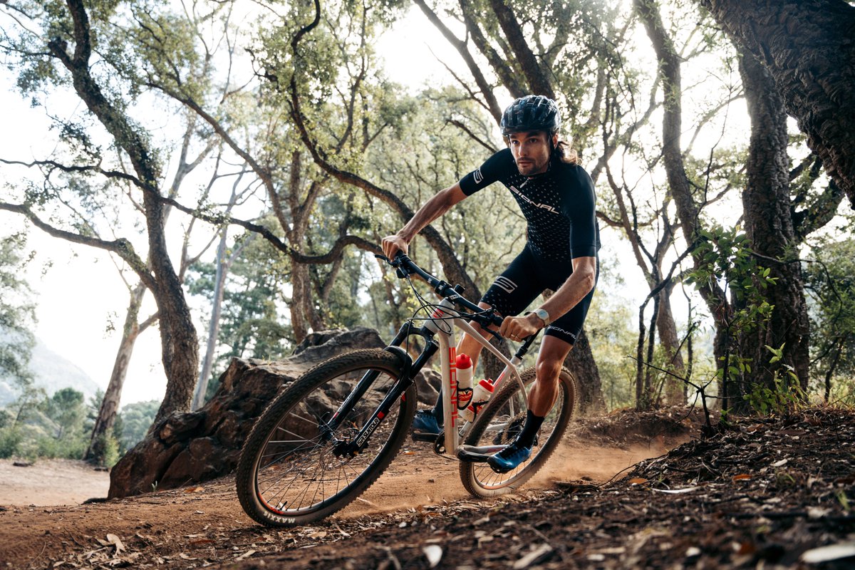 signalbikes's tweet photo. BIKE CHECK: @OliverMunnik returns to the infamous @attakwas on Saturday, tackling the unforgiving 112km route aboard his race-ready S910 🚲💨🇿🇦

☑️ 1x12 Shimano drivetrain 
☑️ 100mm SR Suntour Raidon air fork
☑️ Maxxis Rekon Race 29x2.35" EXO tyres 

We Ride #SpeedYouCanAfford https://t.co/FubasEPdRN
