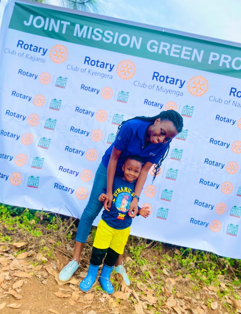NanaMalaika3's tweet photo. I am raising a mission green minded child…. And I know that when he grows up, he will not fall far from his mother’s efforts. #Plantingtrees #green #ClimateMom @Greenisamissio1 @rotarymgreen @Conserve_Ug @MumClimate @ClimateMother @Sdg13Un @africa_parents @Futurecelebrit7 @UNEP https://t.co/6clkWCJvc1