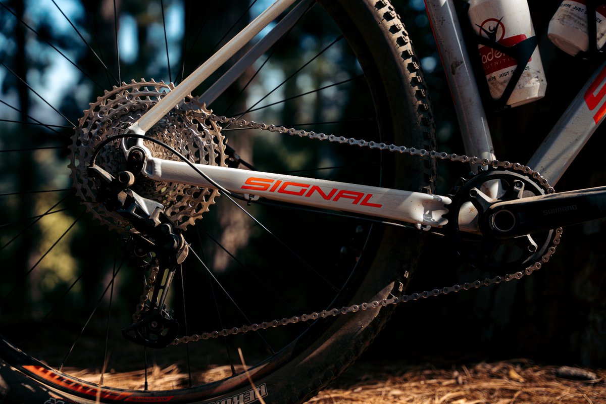 BIKE CHECK: <a href="/OliverMunnik/">Oliver Munnik</a> returns to the infamous <a href="/attakwas/">Attakwas Extreme</a> on Saturday, tackling the unforgiving 112km route aboard his race-ready S910 🚲💨🇿🇦

☑️ 1x12 Shimano drivetrain 
☑️ 100mm SR Suntour Raidon air fork
☑️ Maxxis Rekon Race 29x2.35" EXO tyres 

We Ride #SpeedYouCanAfford