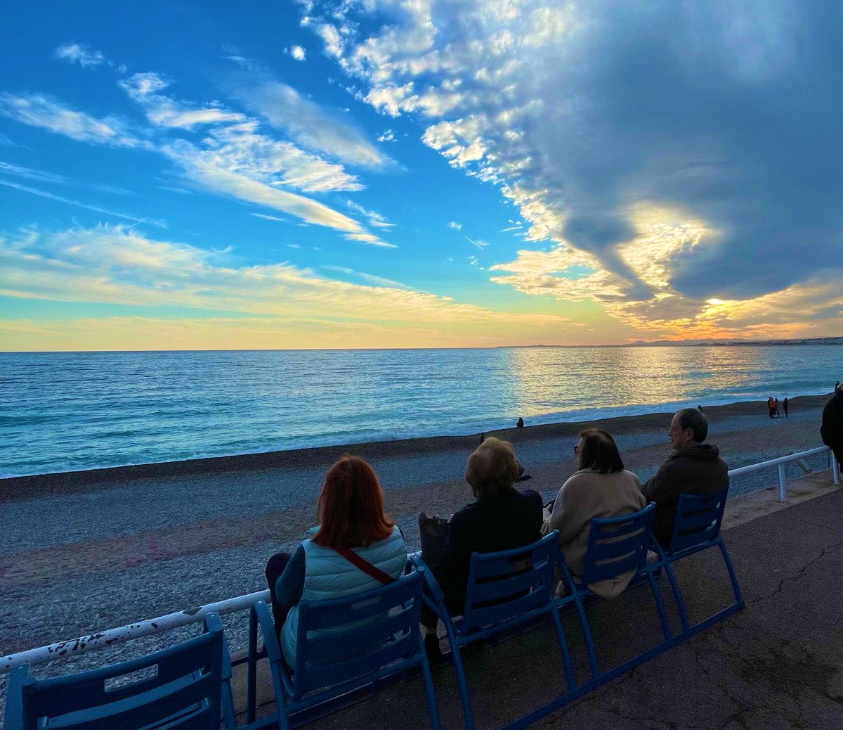 Hello #JeudiPhoto ! 📸
.
.
#nice06 #ilovenice #nicefrance #explorenicecotedazur #cotedazur #CotedAzurFrance #alpesmaritimes #maregionsud #hiver #winter #sunset