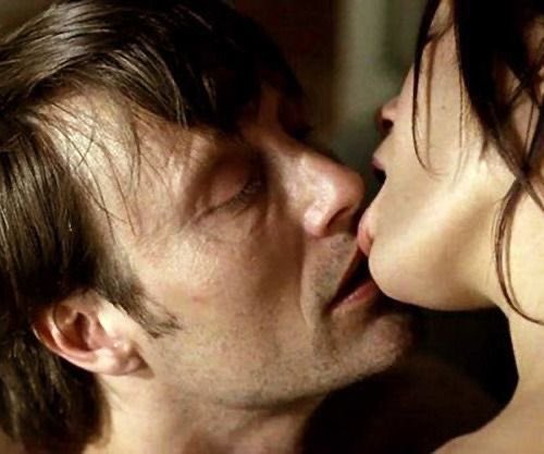 Hannibalism_S4's tweet photo. mads kiss 💋 https://t.co/mpUP9bGv8H