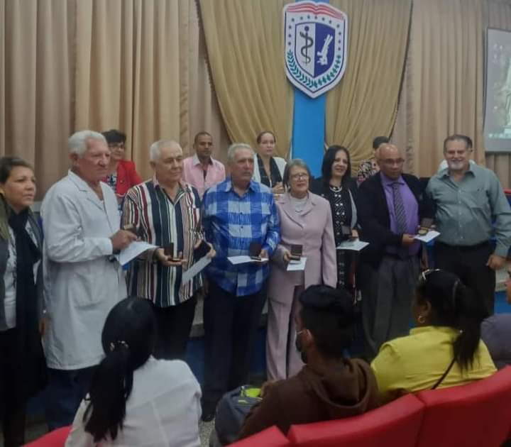 dpscamaguey1's tweet photo. Balance Anual la Dirección de Ciencia, Innovación y Tecnología y el Consejo Provincial de Sociedades Científicas en #Camagüey Reconocidos presidentes de capítulos y se entrega la categoría de investigador Titular al Dr. C Mario Osvaldo Gutiérrez y el Dr. C. José Luis Cadenas https://t.co/A38MtQtkOH