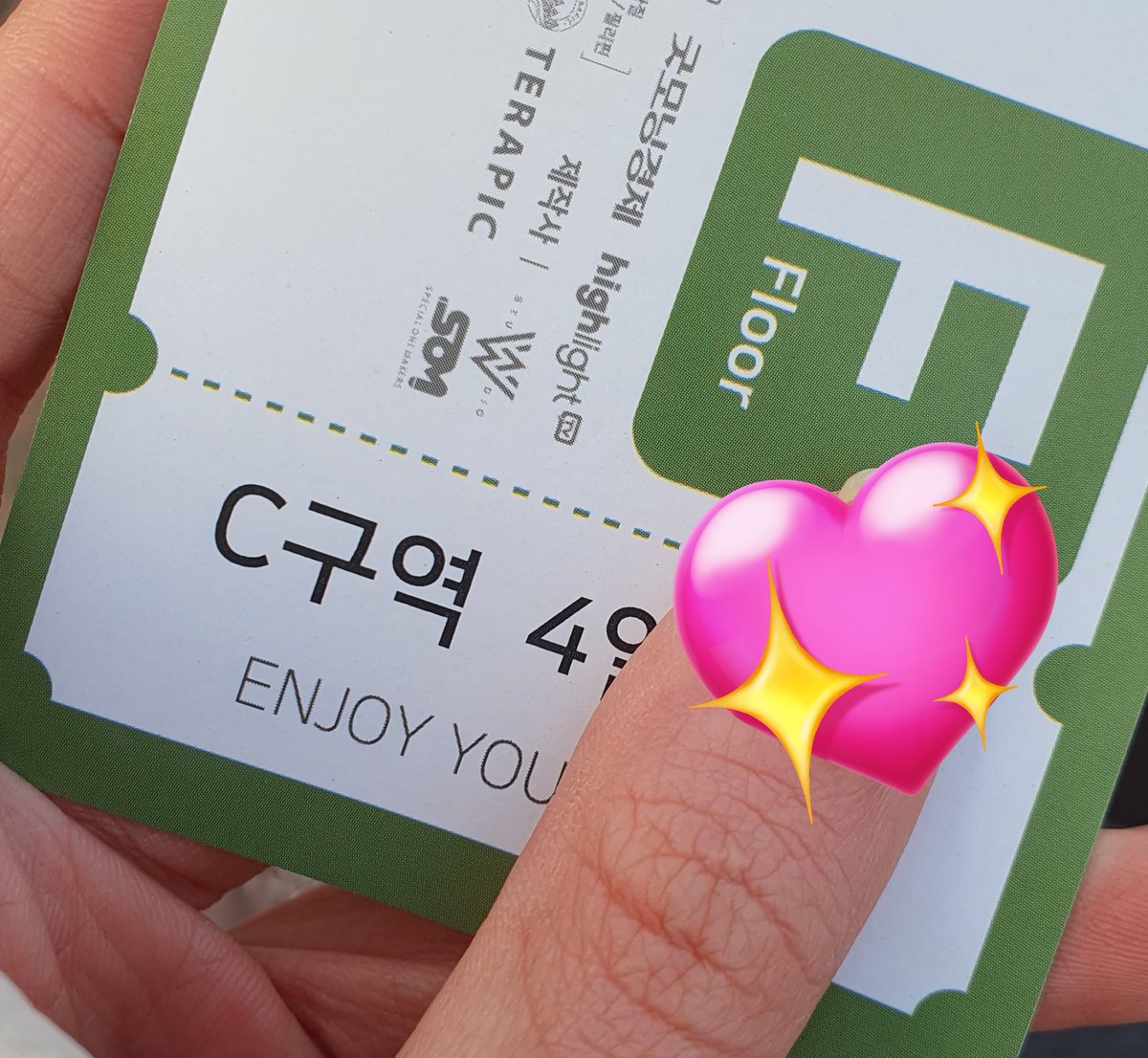 tx_aa_'s tweet photo. 서울가요대상 서가대 f구역 플로어 양도

c구역 3구역 4열
10.0
현장이에요 디엠주세요! https://t.co/PpGdzDUtNh