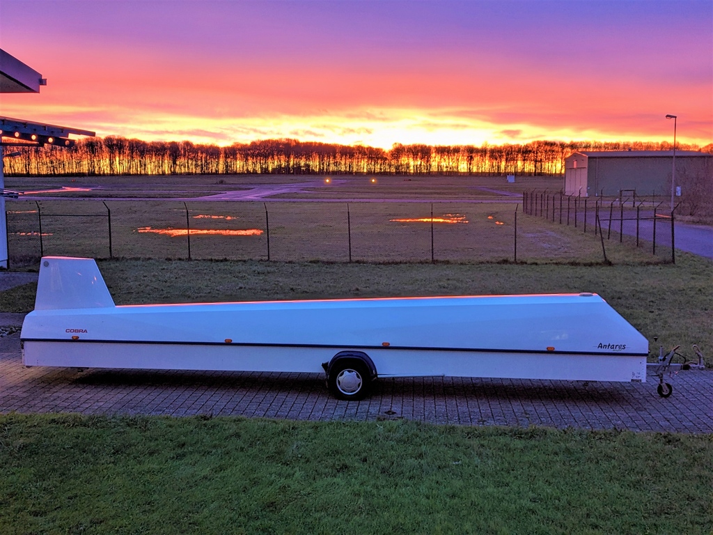 LangeAviation's tweet photo. A beautiful morning, isn't it?
LANGE AVIATION - https://t.co/jDIjRjakq4
#antares #electricflying #flying #pilotin #segelfliegen #globalgliding #electromobility #experience #soaring #battery #sailplane #technology #innovation #energy #inspiration #motorsegler #engineering https://t.co/JmyEly8NVz
