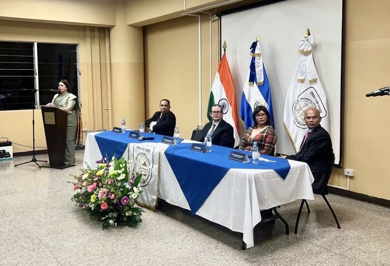 DDIndialive's tweet photo. As part of Azadi Ka Amrit Mahotsav celebration, MoS MEA @M_Lekhi had an interactive talk on “75 Years of India’s Growth Story” with University students of @UJMD_sv in San Salvador

The Minister also inaugurated Indian Film Festival at the University

@MEAIndia @IndiaInGuate https://t.co/oLNW2kV8vx