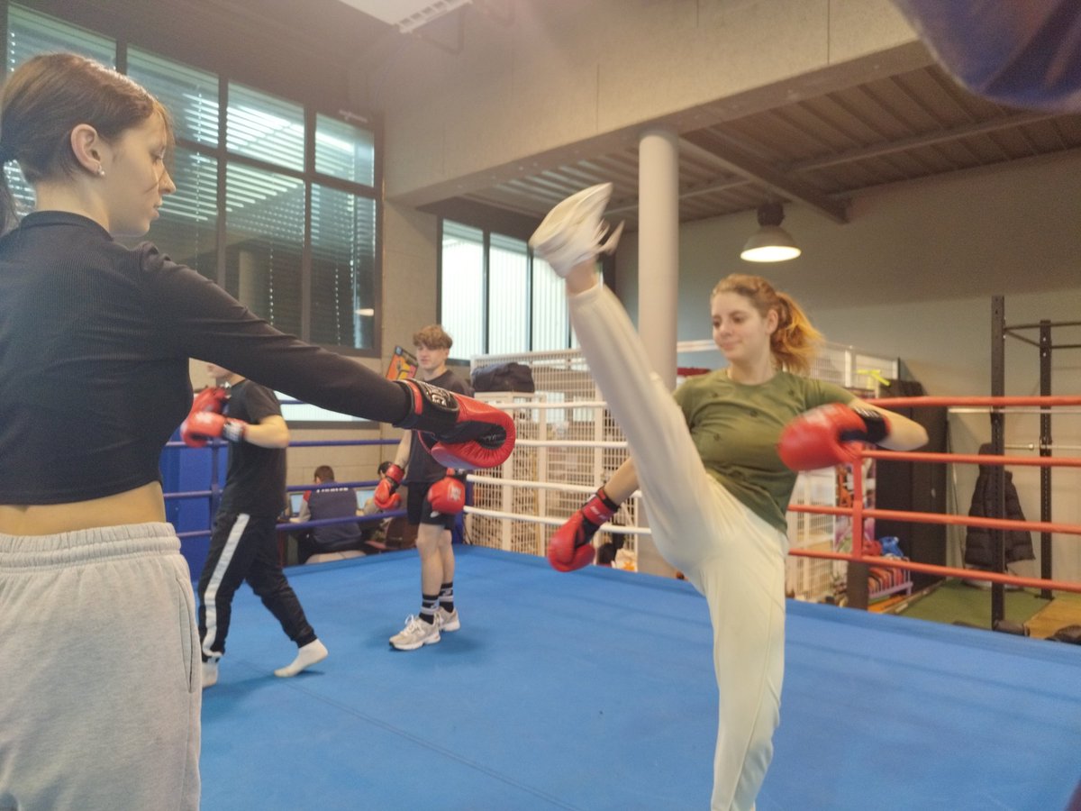 camel_lp's tweet photo. Sortie au @CrepsToulouse pour les 1RESA et 1RESB dans le cadre du #chefdoeuvre @Paris2024 : entrainement de @savate et @rugbyXIII au #polefrance, dejeuner, echange avec le dieteticien, puis course d'orientation pour découvrir les structures : Super moment sportif🏅 ! https://t.co/D4z0KtjA2V