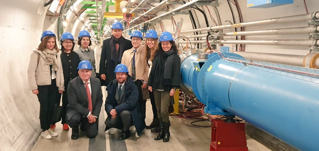 ¡Ayer se habló #español en el <a href="/CERN/">CERN</a>!
Muy agradecidos por haber visitado las instalaciones y experimentos del CERN, una institución con un impacto global, junto con representantes de las Misiones hispanoparlantes acreditadas en #Ginebra.