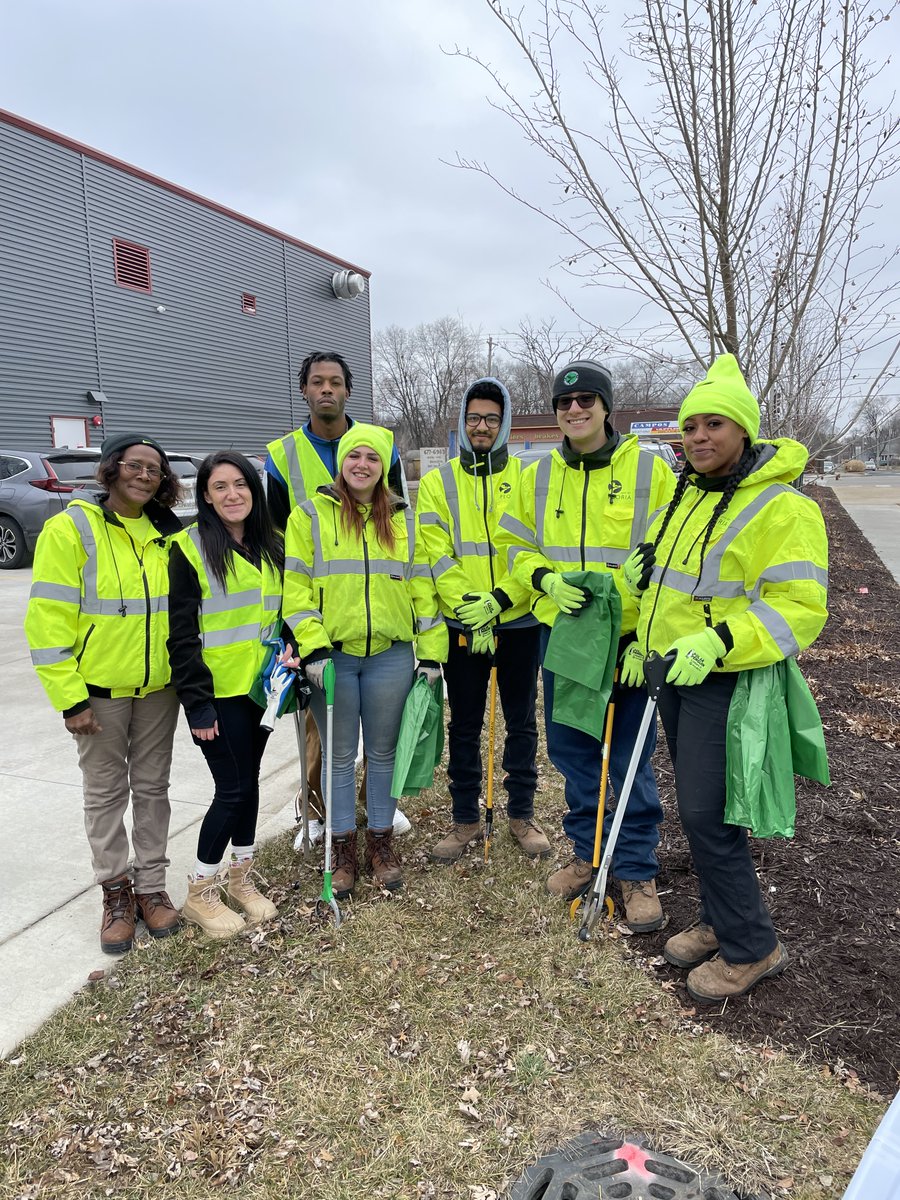 Let's hear it for our tremendous #PeoriaCorps team for all the work they put into the #DayofService this year! 👏 Pictured here Clara Gonzalez, Amelia Ohlrogge, Andre Hoyle (AmeriCorps Alum/former PeoriaCorps Member), Erin Williams, Jaylen Green, Benjamin Reyes, &amp; Nyja Robinson.
