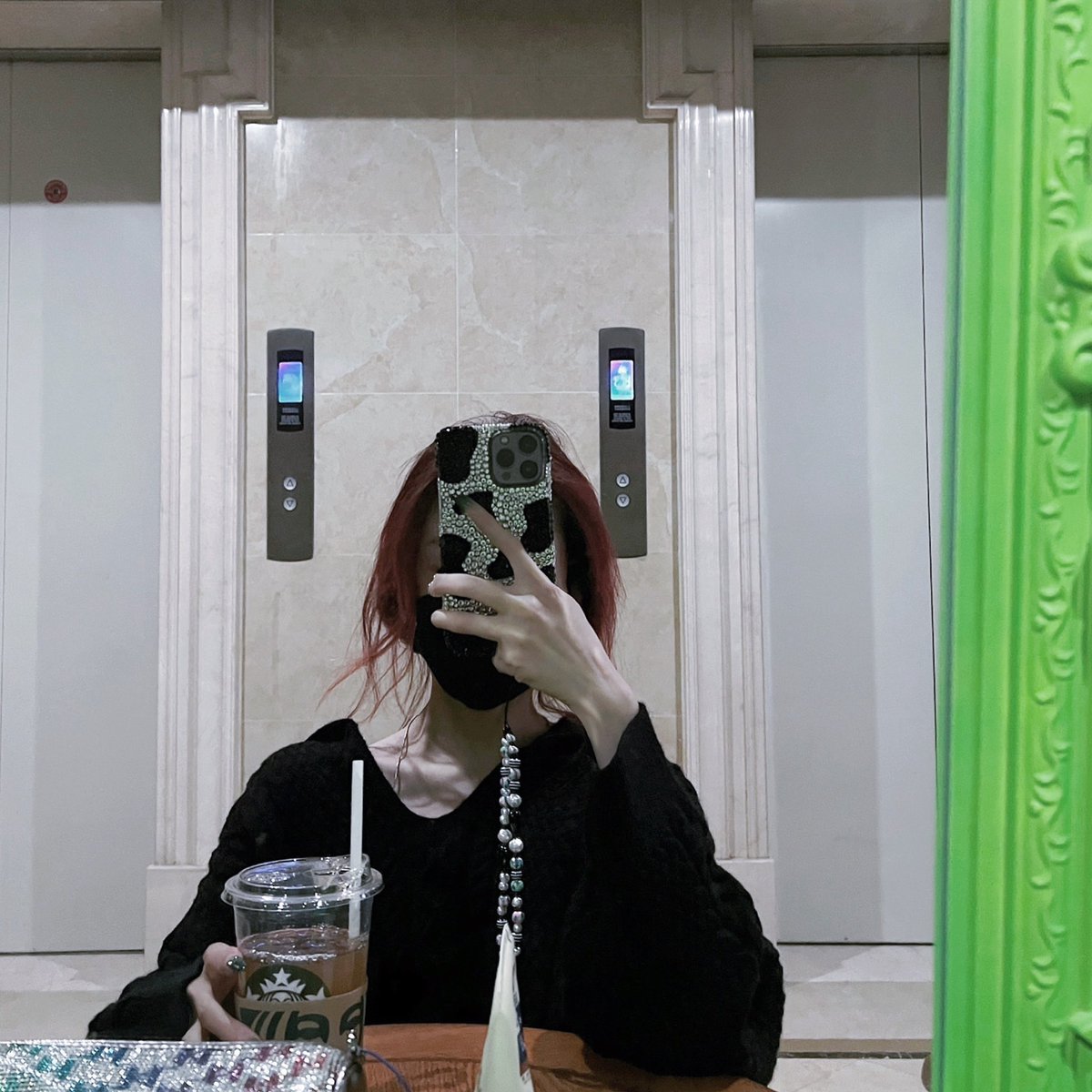 CCCCT18's tweet photo. 悄悄出现一下吧～🖤

#mood
#ootd https://t.co/IdyYAEvOsP