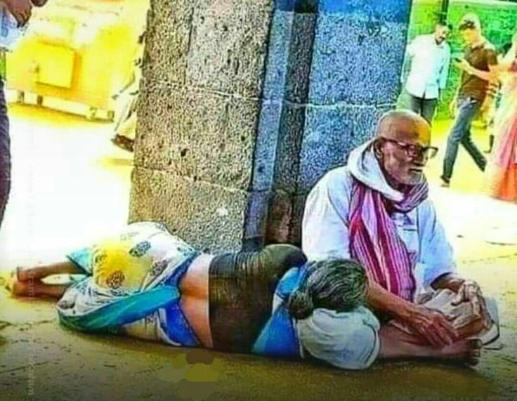अगर जिंदगी का साथी लाचार हो जाए
तो उसे छोड़ा नहीं संभाला जाता है !