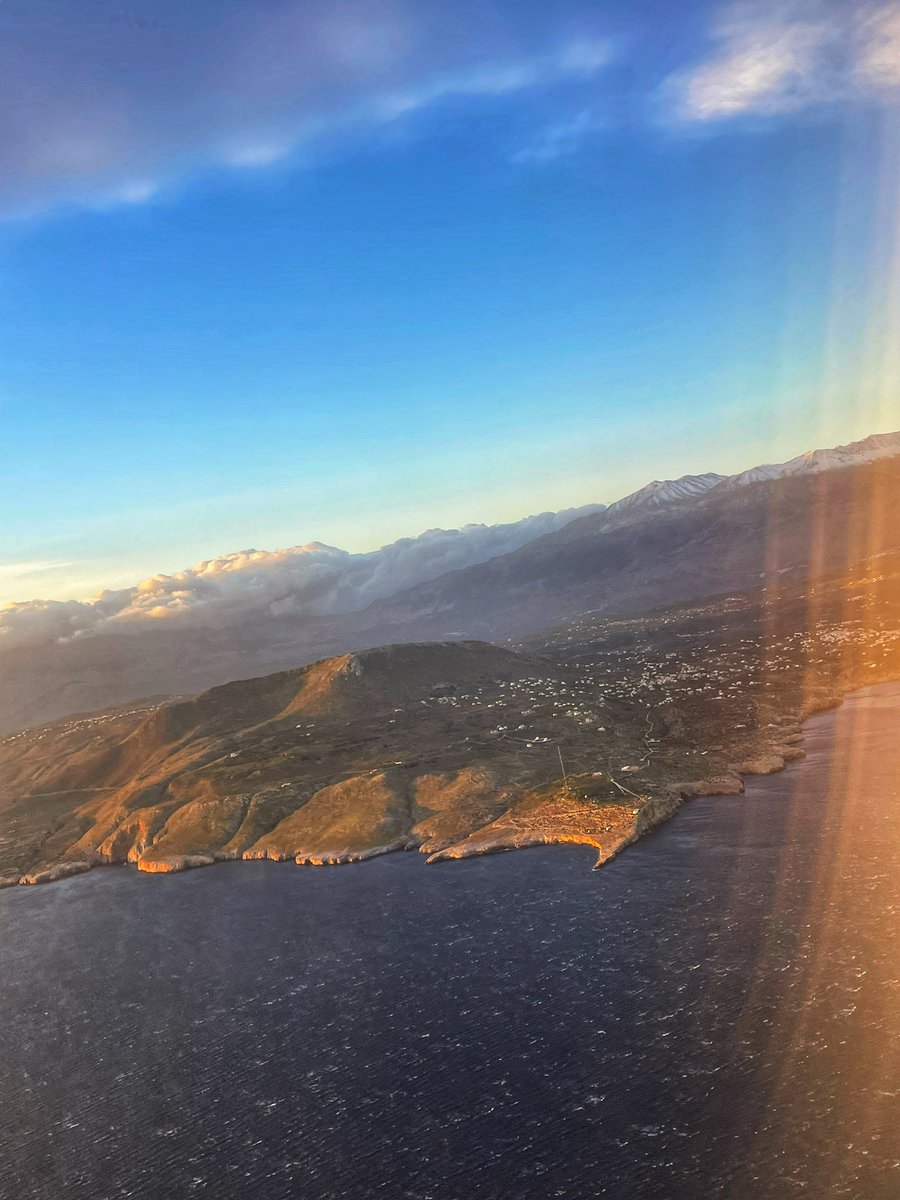 BeyondBex's tweet image. Off again! #windowseatviews with @SkyExpressAir 
Good morning - kalimera!
@VisitCRETE