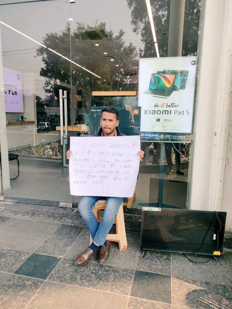 rishabhsharma90's tweet photo. Mi tv customer with placard outside mi showroom rdc ghaziabad. no response since october. new tv bought .in oct https://t.co/kIOpjrNhSk