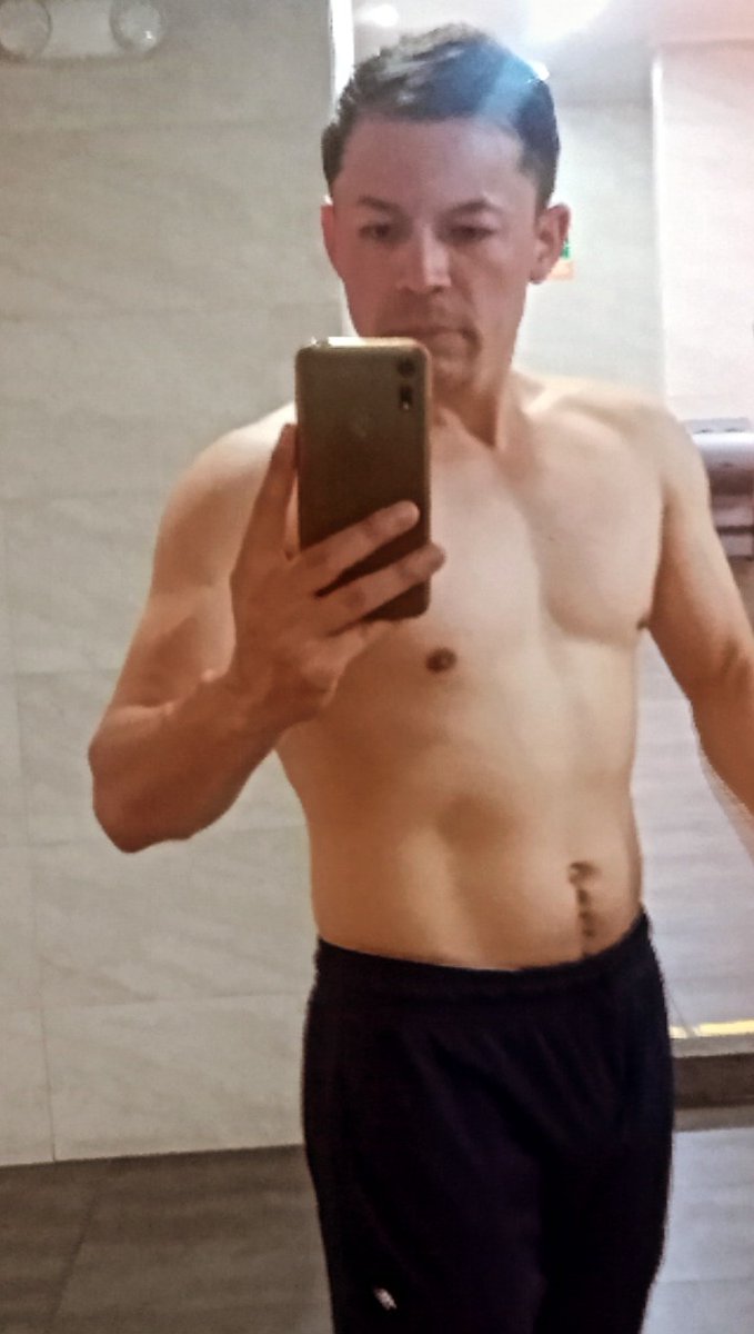 JohnPayanene's tweet photo. Working out πͺ Entrenando @clubbodytech #chestandback #pechoyespalda #trainning #workoutcomplete βοΈ #december2022 #christmas #newyearseve #gymbro #modoguerra #trainer https://t.co/RvbBBQwHos