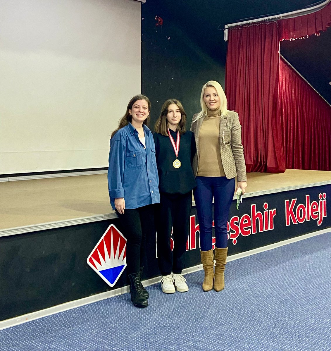 9. Sınıf öğrencilerimizden Irmak Çoban Minticity Almanca olimpiyatlarında Türkiye genelinde 9. olmuştur.
 Öğrencimizi başarısından dolayı kutlar, devamını dileriz. 🌸