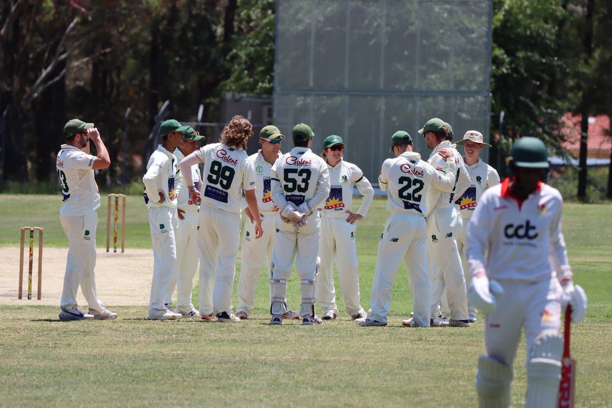 On Saturday the club wore black armbands for Life Member Barrie Abrahams, who passed away on 8 January.

The service is Saturday at Norwood Park 10:30am, with a celebration of his life at Weston Creek Labor Club, 2pm. 

Our sincere condolences to the family.

Vale Barrie.

😢💚🏏