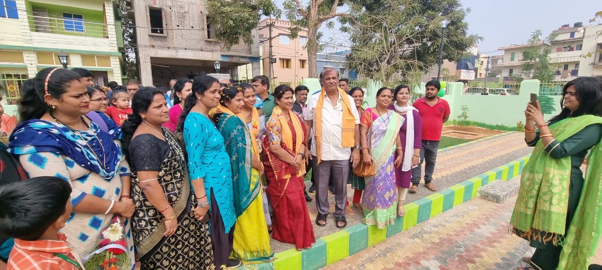 bmcbbsr's tweet photo. Today, 7 nos. of Mini Parks under the #MUKTA project were inaugurated.
Hon'ble Minister @Ashokpandabbsr, Hon'ble Mayor @MayorofBBSR, Deputy Mayor, Corporators, Team BMC & local residents were present.
Kalinga Nagar K5-505, K4-1580, K4-1565, K4-1568, K4-1569, K3A, K1 are the parks https://t.co/ofi9DEYxkE