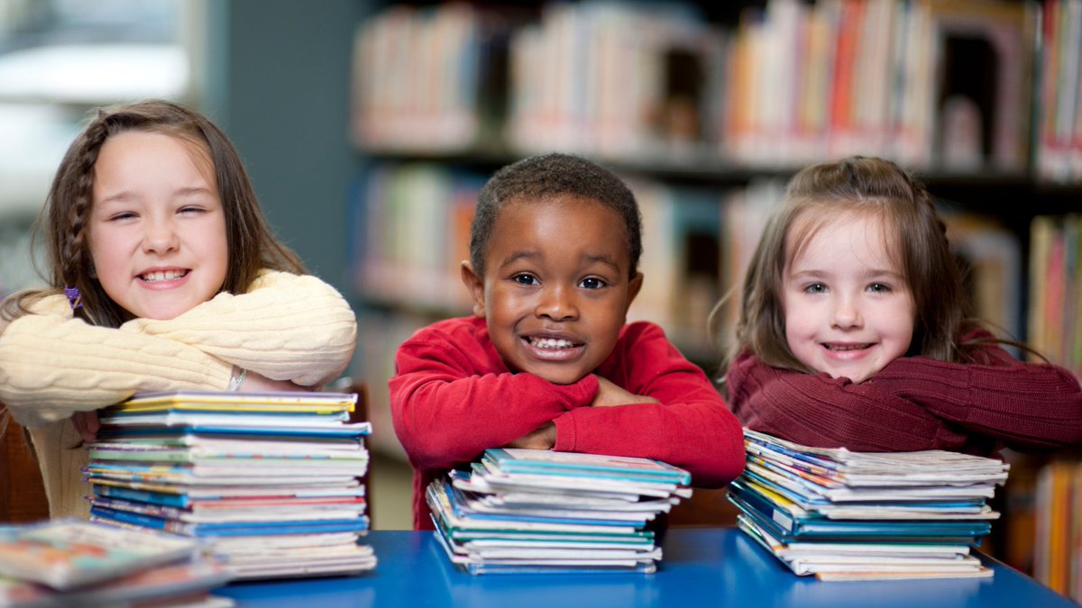 HahaioneES's tweet photo. It's the Haha’ione PTSA book fair this week. Visit us at the Literacy Center or shop online here https://t.co/uZ10u7yebo. The book fair will be open until 5:00pm on Thursday &amp; Friday. https://t.co/fvzfJ66nGi