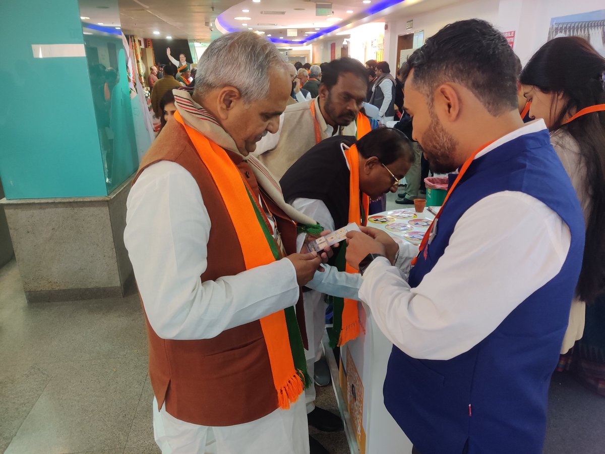 Arv_ind_sharma's tweet photo. रास्ट्रीय कार्यकारिणी में #NaMoApp का कियोस्क आकर्षण का केंद्र रहा जो ना केवल प्रधानमंत्री जी के ऑफिसियल मोबाइल ऐप से जोड़ने का माध्यम बना बल्कि तकनीकी के माध्यम से सुगमता का अद्भुद उदाहण बना!
https://t.co/6IRl8tVEbC
#HamaraAppNaMoApp
#NaMoAppAtBJPNEC @blsanthosh https://t.co/Kf3y81ALJ7