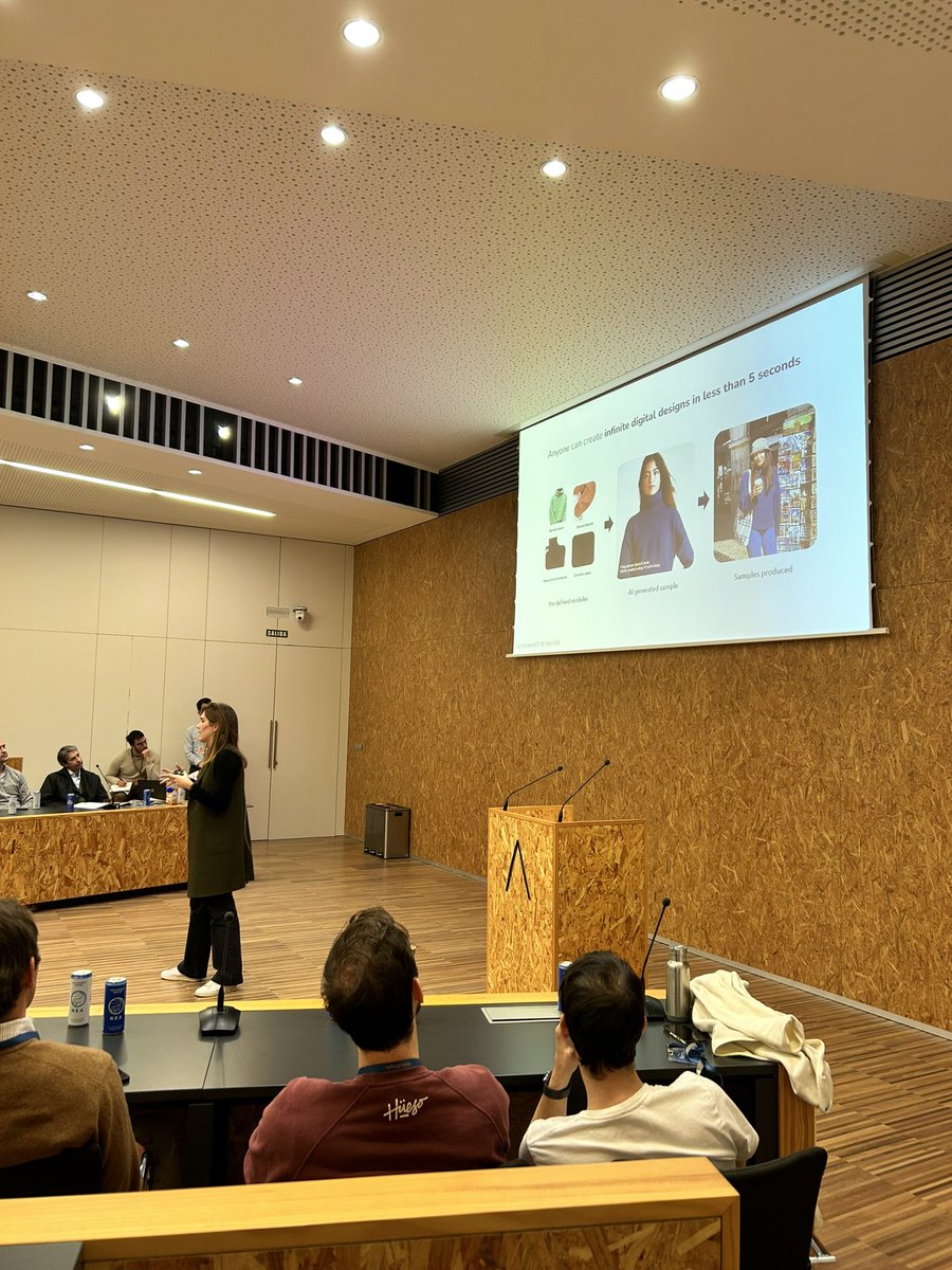 nogueras_marta's tweet photo. Y otros pitches que quiero destacar porque son emprendedores muy 🔝 y están en ronda de inversión. Además, he tenido la suerte de conocerles durante su paso por Lanzadera como son Alba Rocafort de #fabbric o Pablo Rodriguez de @itcloset_es https://t.co/qgVcLgAyJi