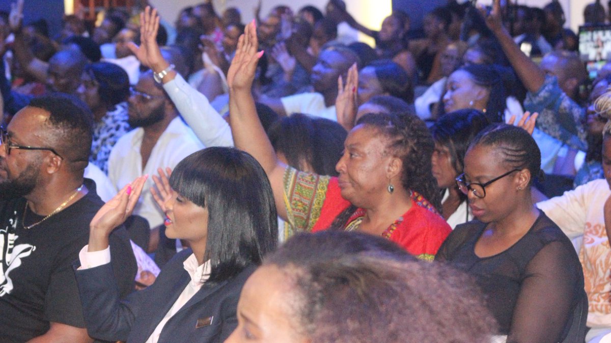 gracehousetwit's tweet photo. “There was such an outpouring of God’s goodness lastnight @‘The Upper Room Experience’. Our lives will never remain the same again in Jesus name. What a mighty God we serve!#YouWillTestify #TheUpperROOMEXPERIENCE #PrayersAndFasting #TheOUTPOURING #ProclaimingJubilee #RevivalNOW https://t.co/0bbQqpcYHm