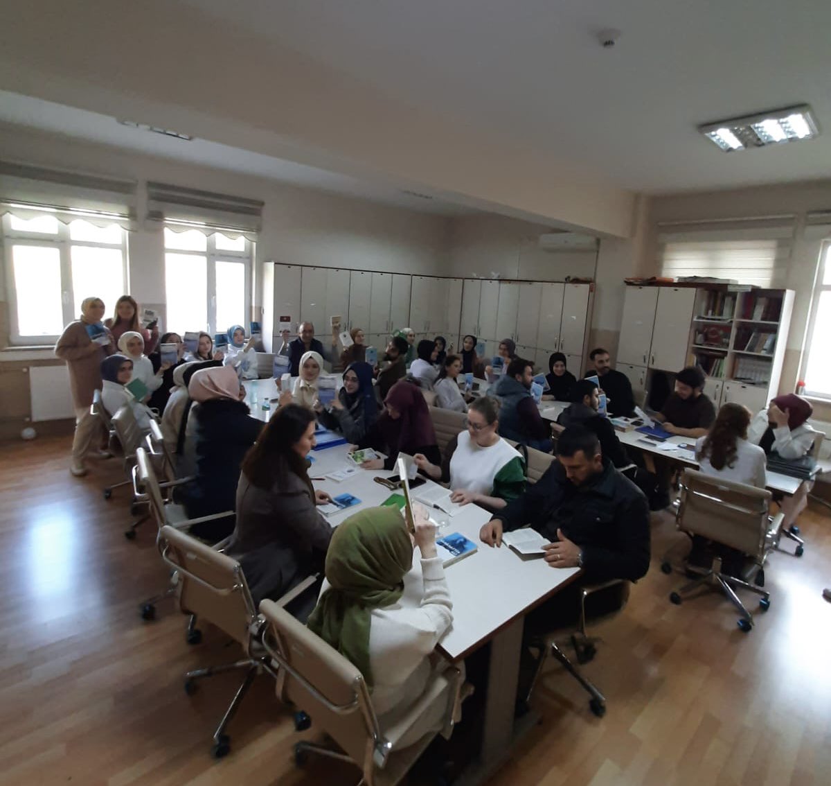 “Yaşın Kadar Oku”projesi kapsamında Bağcılar Belediyesi’nin okulumuza göndermiş olduğu kitaplar sayesinde okulumuz öğretmenleri keyifli bir okuma saati gerçekleştirmişlerdir. Belediyemize gönderdiği kitaplar için teşekkür ederiz.<a href="/abdullahucgun33/">Abdullah Uçgun</a>
<a href="/BagcilarMem/">Bağcılar İlçe Milli Eğitim Müdürlüğü</a> 
<a href="/19_mstfylmz/">Mustafa YILMAZ</a>