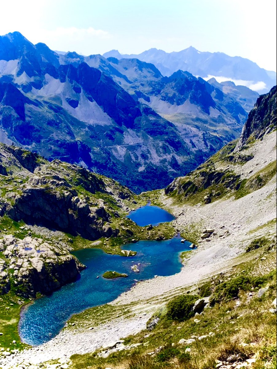 Atrochando_com's tweet photo. Hay paisajes en que uno se deja parte del alma, en que un trozo de ti mismo se queda para siempre y ese lugar ya jamás te abandona
3000 Ibones de Pirineos
#montaña #pirineos #ibones https://t.co/EtntoN8UMN