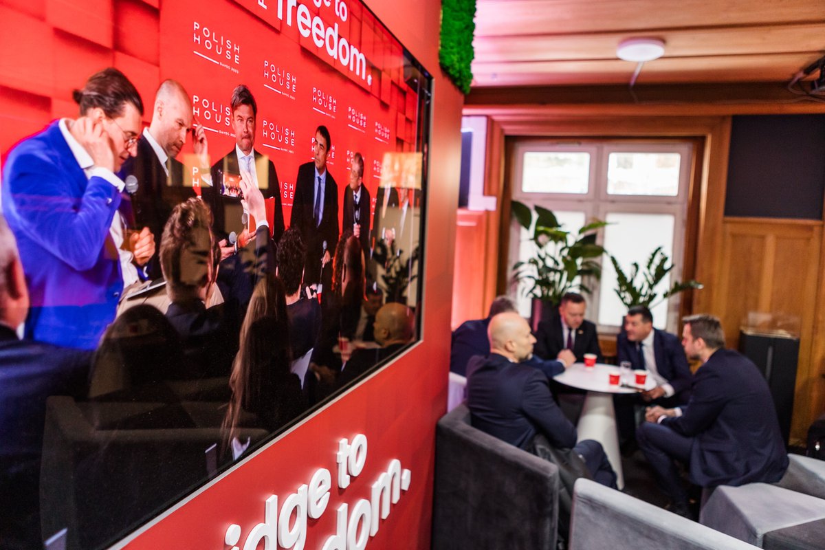 Polish House Davos tweet media