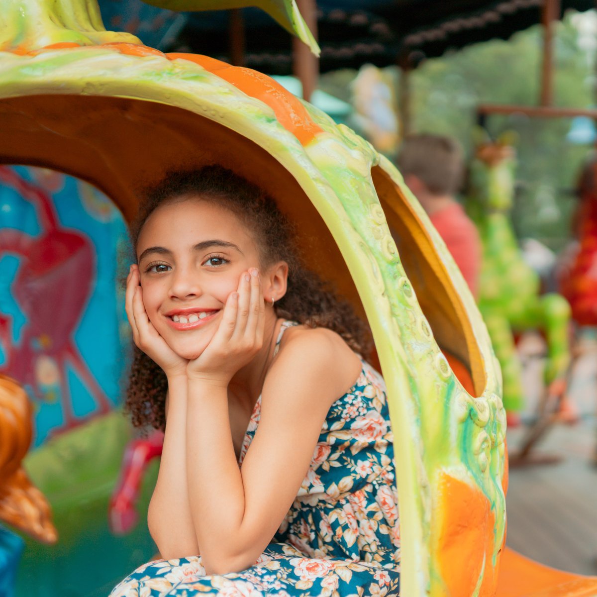 Carousels, spinning tea-cups, merry-go-rounds... Give your kids a taste of your childhood with classic amusement rides at @CarnivalCitySA. Weekends only.