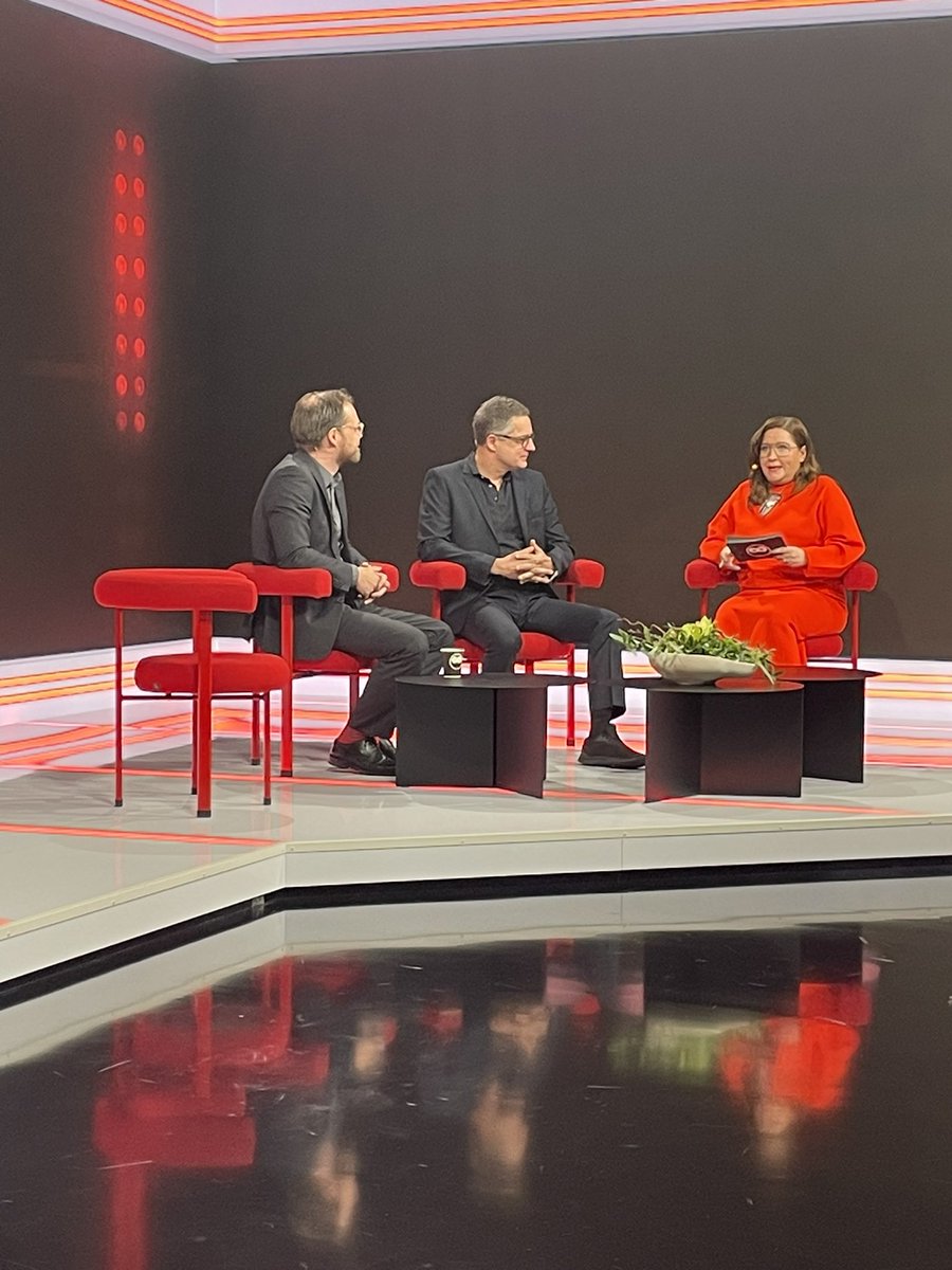 Nämä herrat ja erittäin ansioituneet toimittajat <a href="/nikonurminen/">Niko Nurminen</a>  ja <a href="/YLEKuronen/">Antti Kuronen</a> ovat kokeneet sodan paikan päällä Ukrainassa. Haasteet ja riskit tarinoiden hankinnasta ovat valtavat. Jatkuvaa harkinta koko ajan. #tvmedia2023