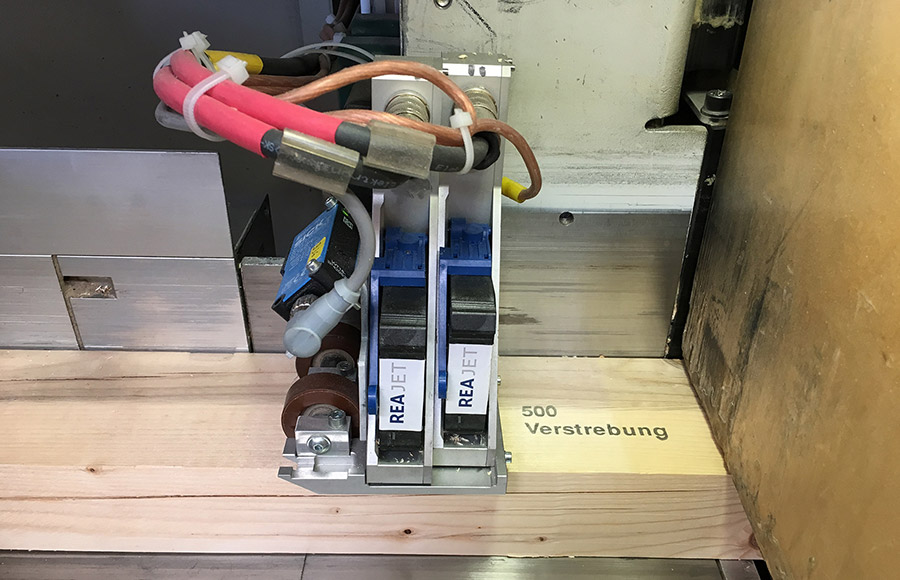 REA_JET_UK's tweet photo. At #REA we focus on solutions for traceability of all products in all industries. This means, marking of lot numbers, batch codes, production dates, logos and more directly onto products.
For more info: https://t.co/BfV7kaUF4l 
#Traceability #Laser #DateCoding #ReaJetUK https://t.co/cQWI5YBKed