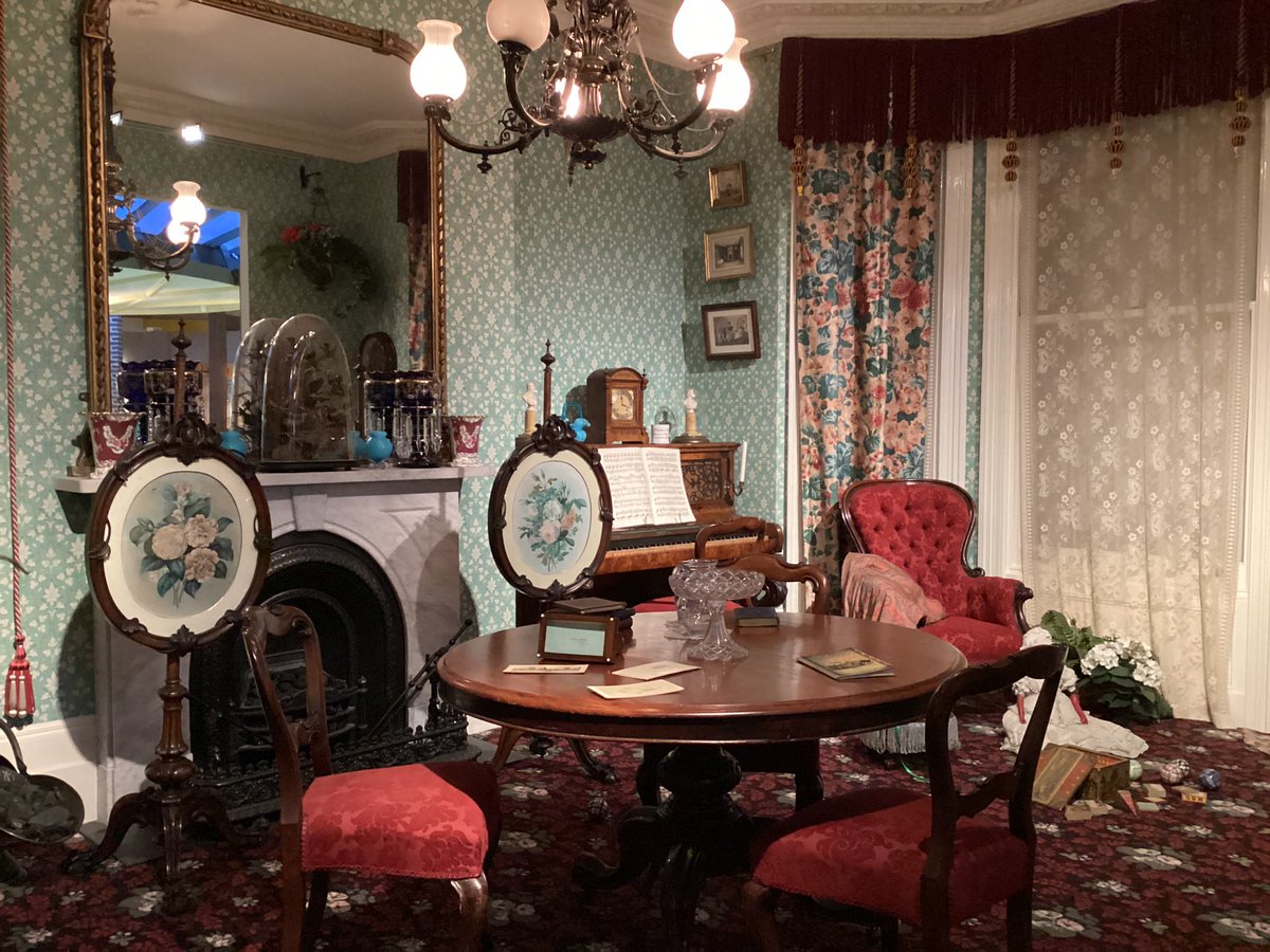 In History we are observing how houses have changed over time. Yesterday we visited the <a href="/MuseumoftheHome/">Museum of the Home</a> where we got to see lots of different rooms from homes in the past. We spoke about the different materials we saw and lots of us were surprised there were no iPads or TVs! 😮