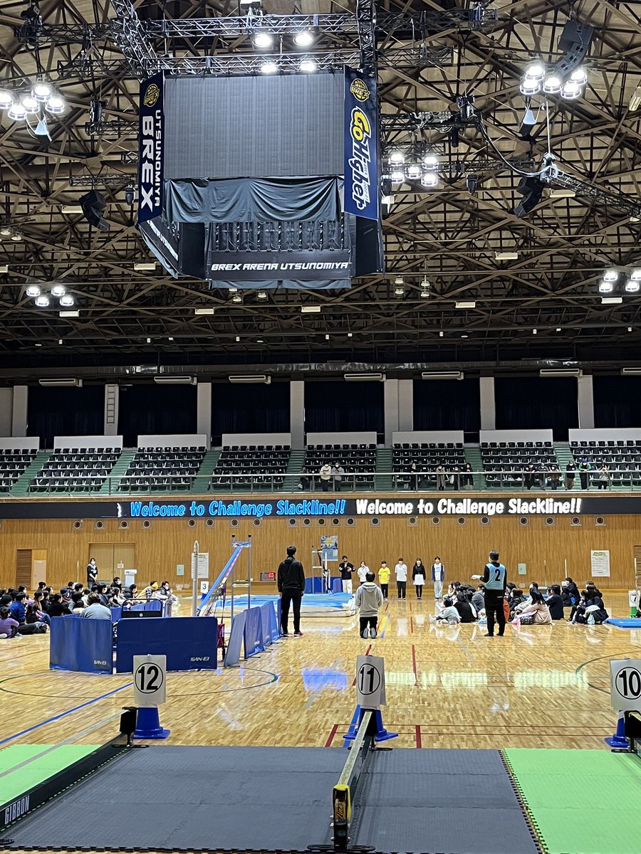 mioslack's tweet photo. 『チャレンジスラックライン』ブレックスアリーナ宇都宮で3回目のパフォーマンスと体験会をさせて頂きました🐊

今回は県内の他のライダーも参加🍀
MCは初代日本チャンピオンで私のお師匠のAzcanに来て頂きました🔥

#slackline #スラックライン #ブレックス #ブレックスアリーナ #Azcan #栃木 #宇都宮 https://t.co/LiRwMp2aGi