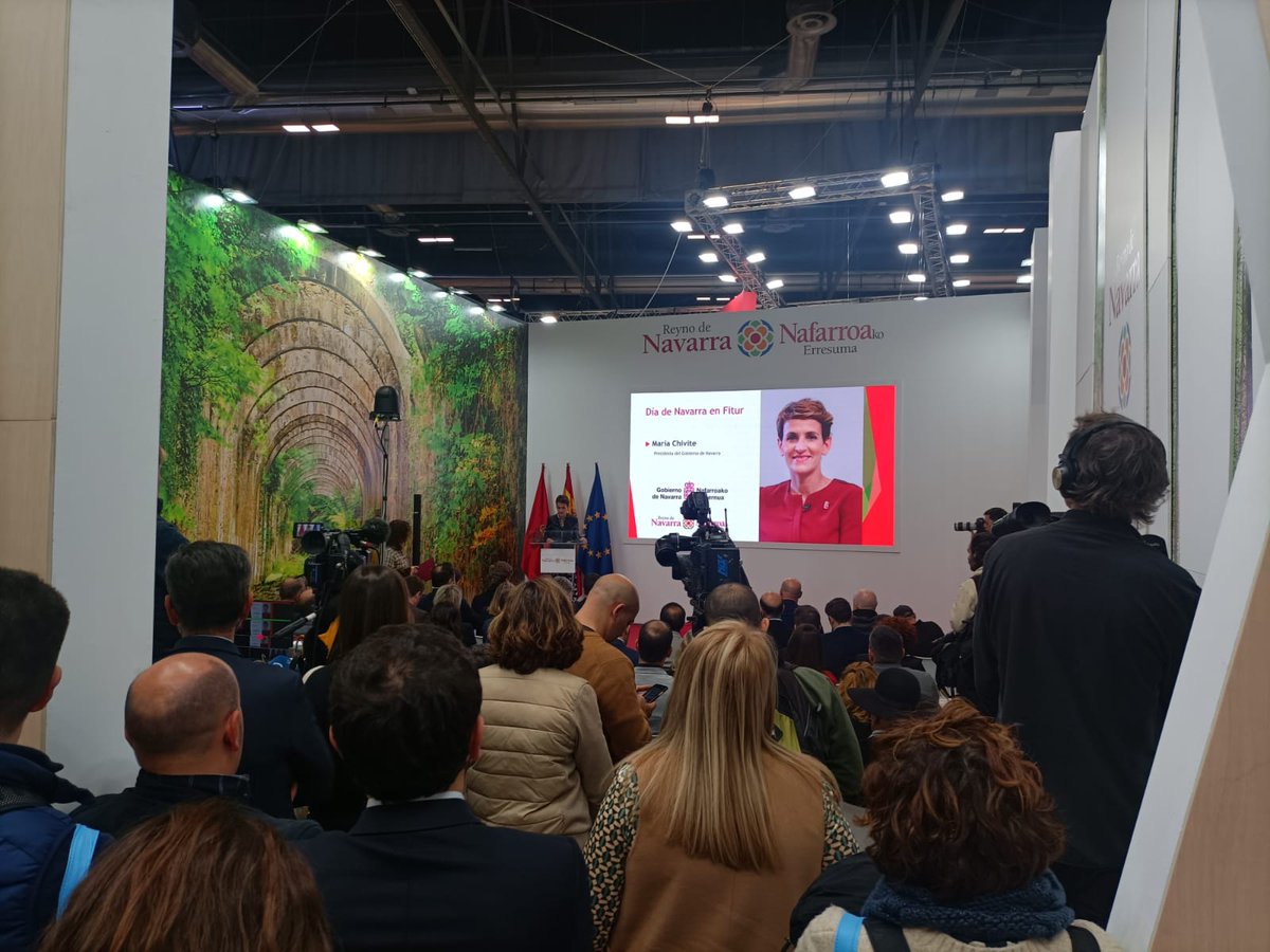 TierraEstella_'s tweet photo. Segundo día de #TierraEstella en #FITUR2023!
👉🏻Acompañamos a @tederural en la mesa redonda sobre #turismocircular con el proyecto de Comarca #TierraEstellaMaitia y estaremos en la presentación sobre #CaminodeSantiago y #CaminoIgnaciano.
Gaur Lizarraldeko bigarren eguna Fiturren! https://t.co/DgTSjIekqt