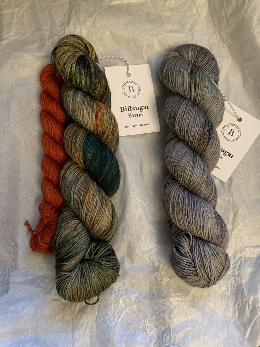 LivRunsFast's tweet photo. Yarn delivery from @Biffsugaryarns 😍! The Fox on the Run skein is gorgeous on its own, but paired with the deep orange, it’s 🔥! Adding this and the moody Hibernate to 2023’s #sockalong list! #KnittingTwitter https://t.co/5oEDsTK4iw
