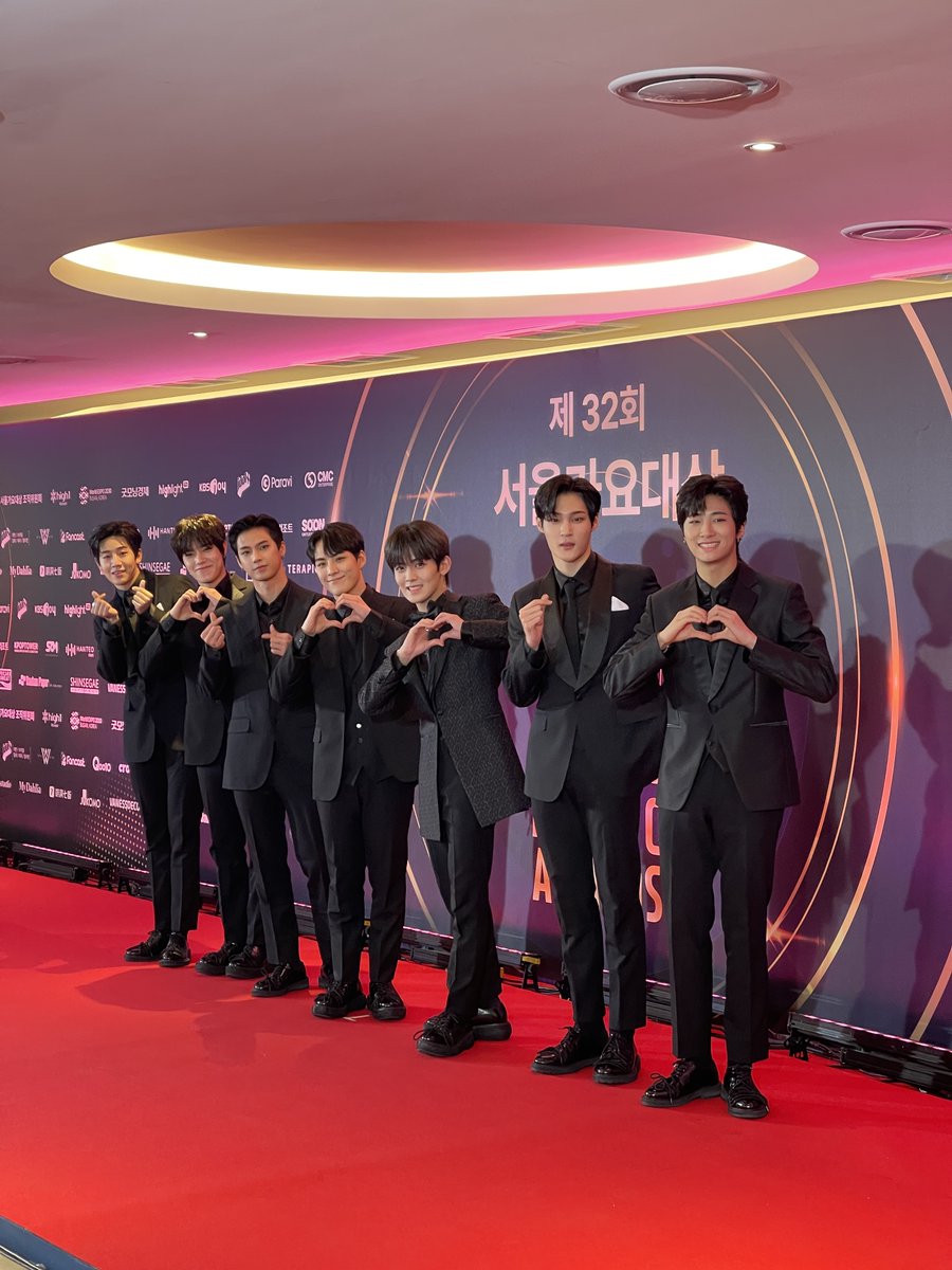 kvibe_yonhap's tweet photo. Check out #TAN at the 32nd #SeoulMusicAwards! 💘✨
#ToAllNations https://t.co/eY9PrBiHbA