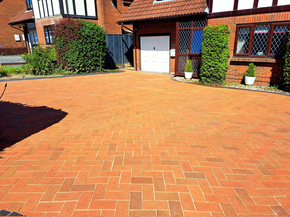 valejetclean's tweet photo. If you're thinking of selling your home this Spring there's no better way to add instant curb appeal than by having a clean drive.
📞02920 700571. 
Free no obligation quotations

#movinghouse 
#Springcleaming
#pressurewashing 
#ValeJetClean
#Cardiff
#Penarth 
#ValeofGlamorgan https://t.co/srl4R0eydz