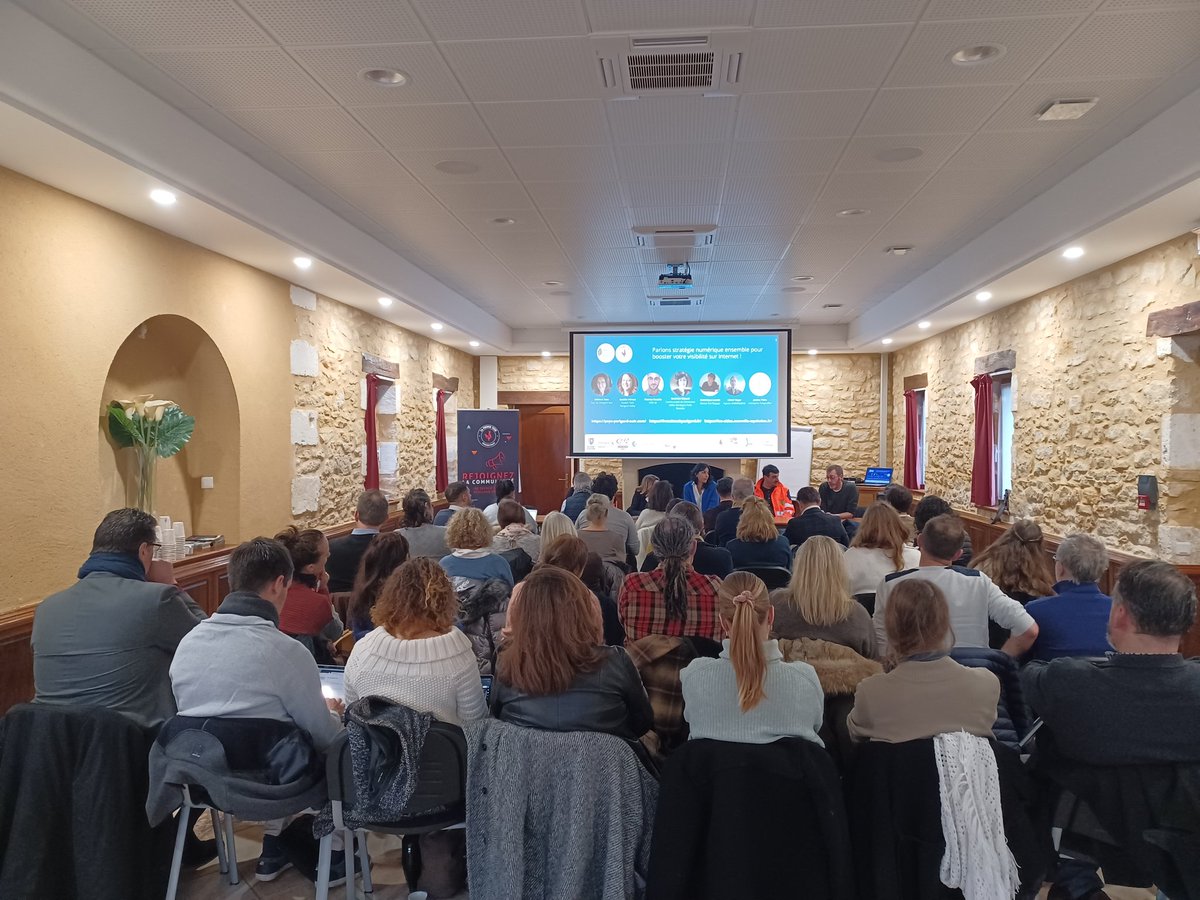 Dain_Rbk's tweet photo. C'est parti pour notre 2ème conférence numérique. Une salle pleine... merci à tous 👏👏 https://t.co/vTFR1qKbDe