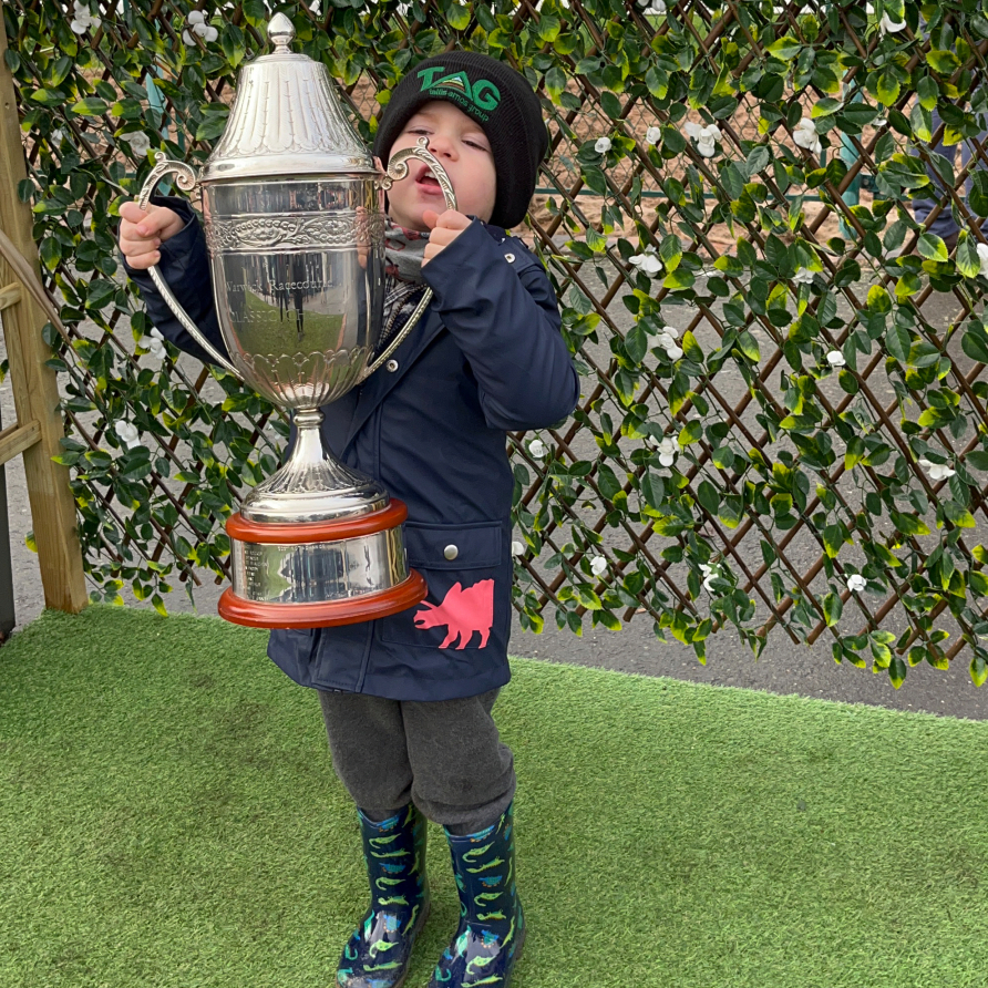 WarwickRaces's tweet photo. When the trophy is nearly as big as you 🏆💪
#warwickraces #littlerex #jumpracing #classicchase https://t.co/7i5Eb07C02
