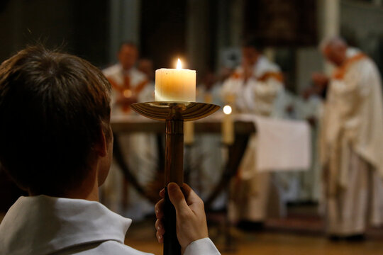 invcathedral's tweet photo. Did you know 🤔
An altar server or acolyte attends to supporting tasks at the altar. It is a beautiful and sacred role, one that comes with much responsibility in assisting our Provost and priests during the celebration of Mass.
#altarserver #acolyte #cathedral #mass https://t.co/Om5RPSAsB5