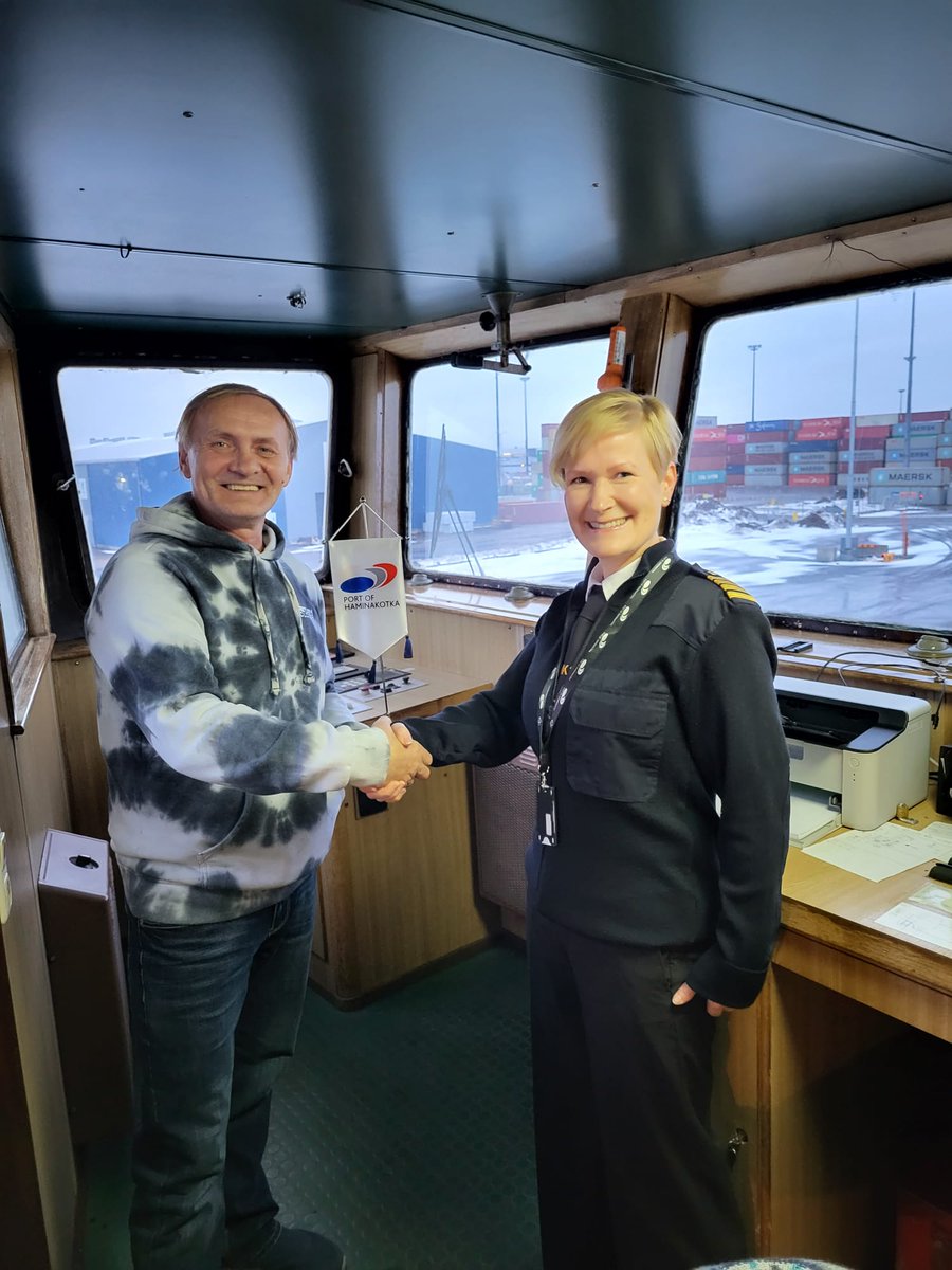 On January 18, 2023 first ship to load pulp arrived at the Port of HaminaKotka's new D0 pier in Mussalo. Operational Manager Suvi-Tuuli Lappalainen visited ship Pinta to greet captain Oleksandr Tomchenko. #CEFTransport #EasternBalticHub #portofhaminakotka <a href="/cinea_eu/">CINEA 🇪🇺</a>
