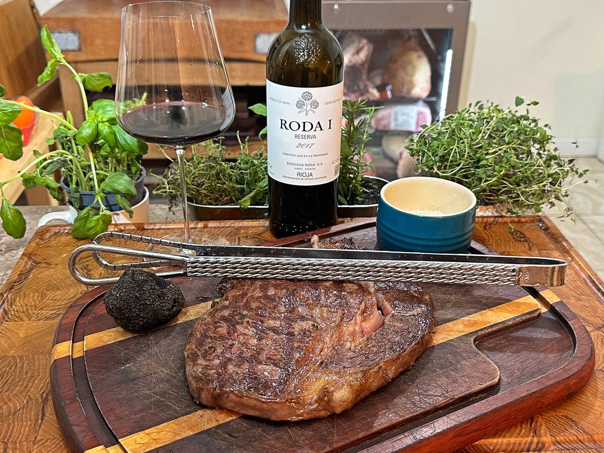 vinoperitus's tweet photo. Grilled Japanese Wagyu Akune Gold A4 Ribeye, loads of delicious Italian winter black truffle (it balances the richness of the Wagyu). Lovely paired with @BodegasRoda Roda I Tinto Reserva 2017 https://t.co/GaNY9VJpUP