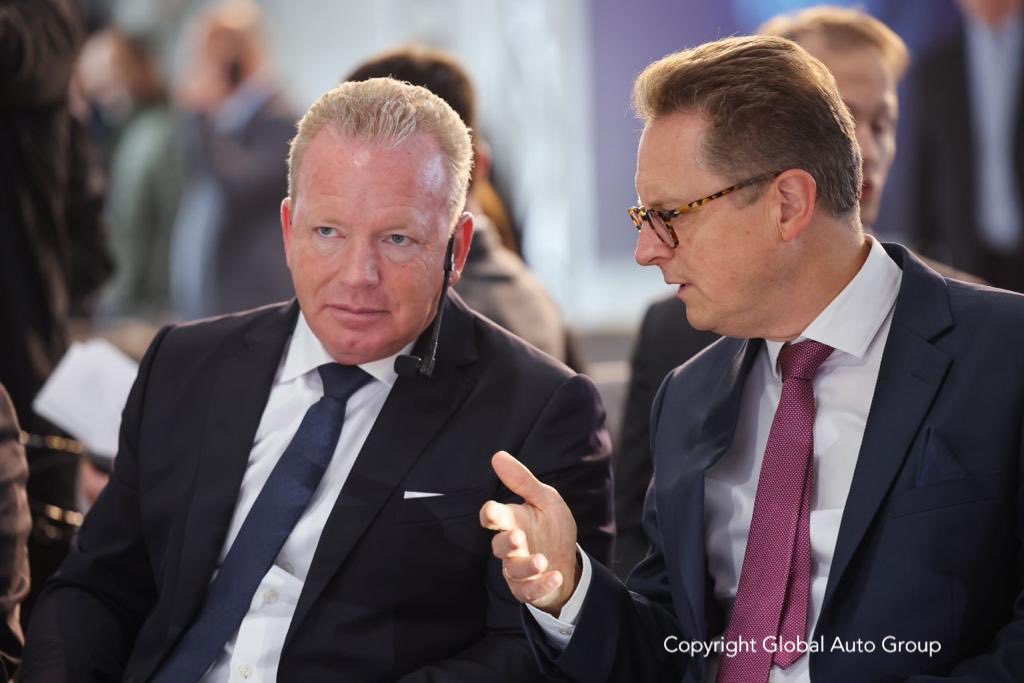 GermanEmbCairo's tweet photo. تم إعادة افتتاح مصانع BMW في 🇪🇬.جاء ذلك بحضور السفير 🇩🇪هارتمان و قيادات من مجموعة جلوبال أوتو،الوكيل الجديد BMW في 🇪🇬
صالة العرض الجديدة تعتمد على آليات تعزيز الاستدامة التي تنتهجها مجموعة BMW 🌍.  منها توليد الكهرباء من الالواح العاملة بالطاقة الشمسية،وغيرها من الطرق المستدامة. https://t.co/elLSPH15x5