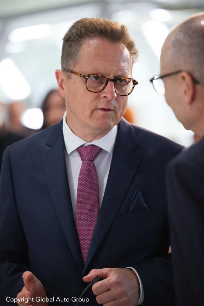 GermanEmbCairo's tweet photo. تم إعادة افتتاح مصانع BMW في 🇪🇬.جاء ذلك بحضور السفير 🇩🇪هارتمان و قيادات من مجموعة جلوبال أوتو،الوكيل الجديد BMW في 🇪🇬
صالة العرض الجديدة تعتمد على آليات تعزيز الاستدامة التي تنتهجها مجموعة BMW 🌍.  منها توليد الكهرباء من الالواح العاملة بالطاقة الشمسية،وغيرها من الطرق المستدامة. https://t.co/elLSPH15x5