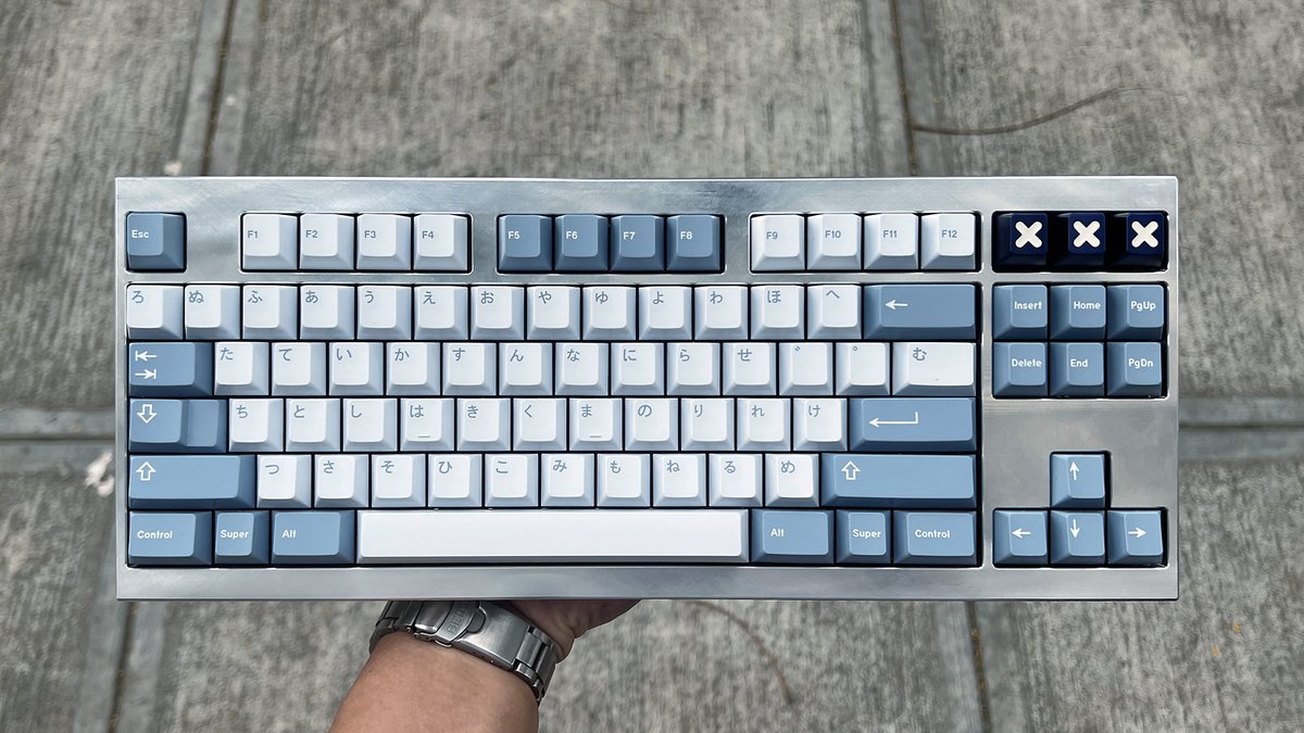 Zeroblade's tweet photo. GeonWorks F1-8X 722 with MX Blacks + GMK Shoko (Plateless) https://t.co/E5MrfM4vLk

New build vid! How many have I done on this board already LMAO. Plateless sounds and feels different but still crazy good. 

・GMK Shoko
・MX Blacks
・Plateless

#geonworks #mechanicalkeyboards https://t.co/tZpn0iRj5S