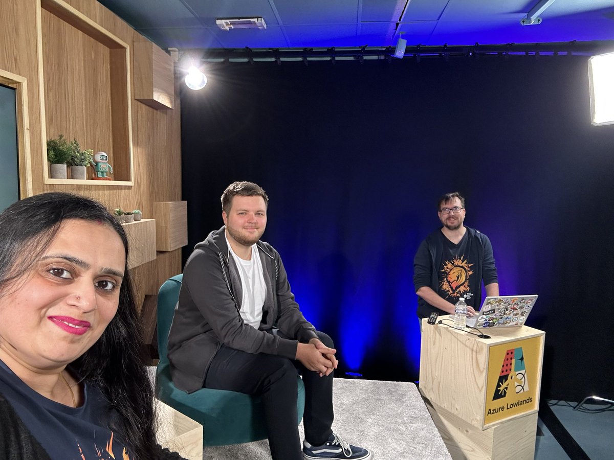 It’s #UmbracoCommunityDay!!! Hello from the studio everyone 😊